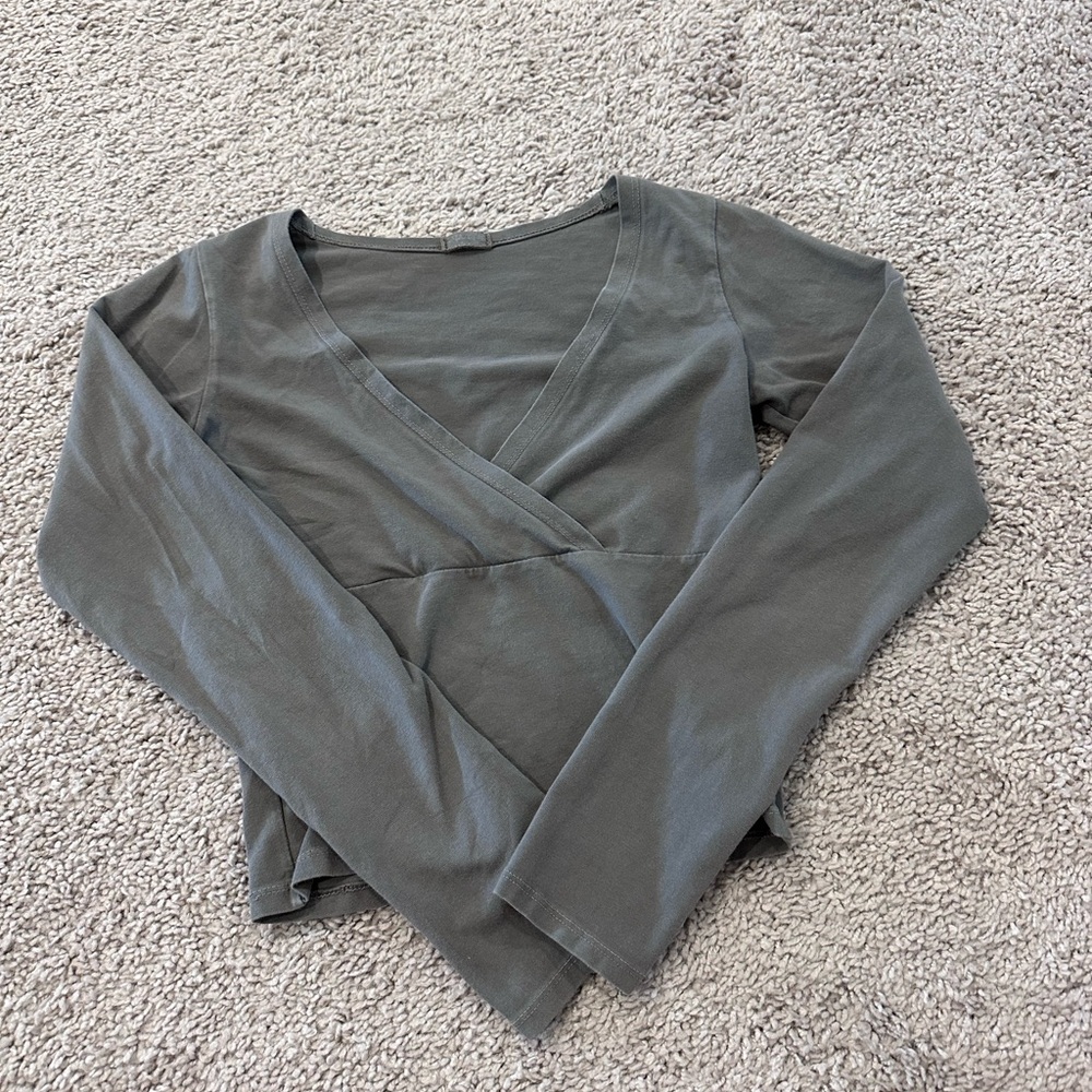 Women's V-Neck Long Sleeve Top - Gray